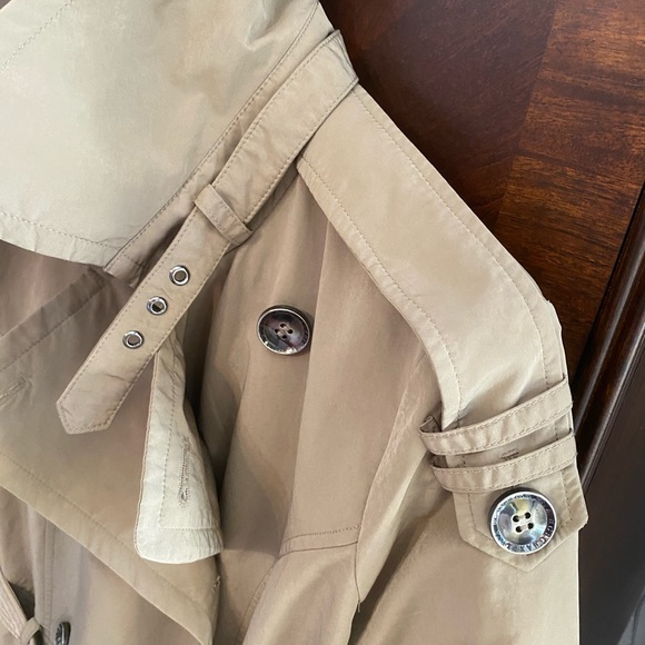 ❌SOLD❌BCBGMaxAzria Trench Coat Size Medium - Picture 9 of 16